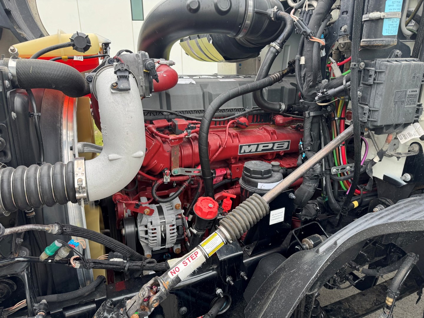 Used 2021 Mack Anthem Daycab - image 9